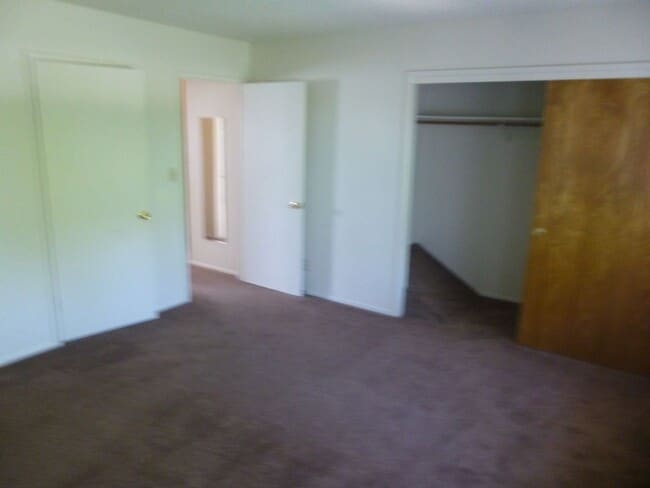 Building Photo - uni600