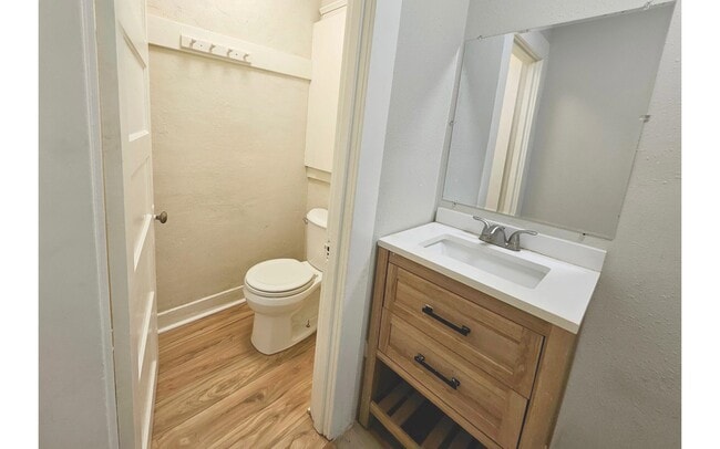 Building Photo - 511 Locust St