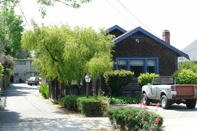 Primary Photo - 1222 Delaware St