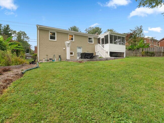 Building Photo - 6095 Wilson Blvd