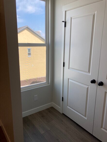 Window/Huge Kitchen Pantry - 11321 S Prosperity Rd