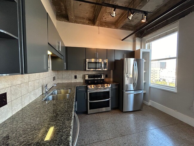 Building Photo - Downtown Fort Worth Texas Condo For Rent "...