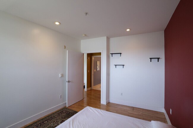 Building Photo - 371 30th St