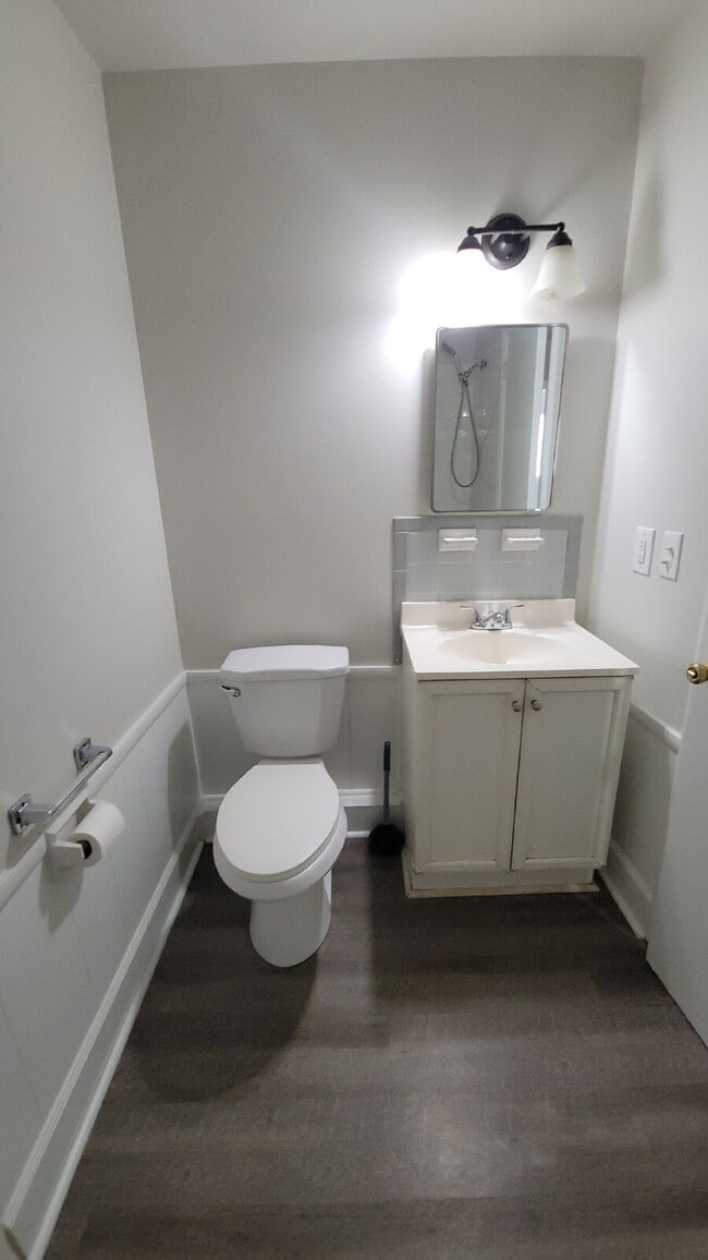 Building Photo - $400 off one month.  Call for details "Cha...