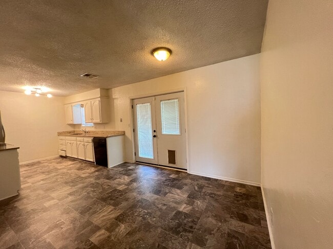 Building Photo - 417 E Linden Ln