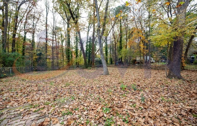 Building Photo - Refreshed 3 Bedroom / 2.5 Bath Ranch Style Home in Parkwood Neighborhood!