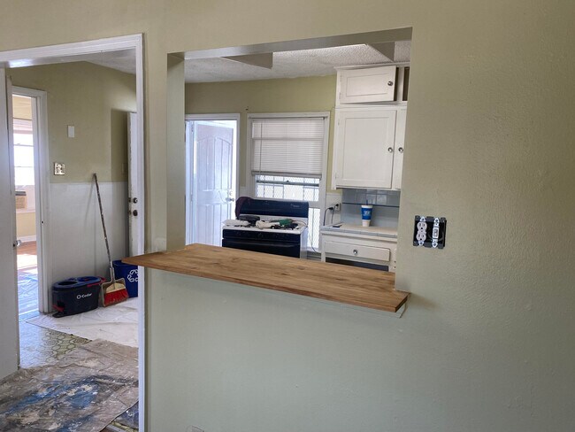 Building Photo - 2202 Lee Hall St