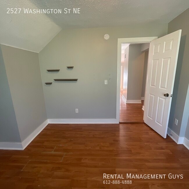 Building Photo - 4 Bedroom Home! Updated Kitchen and Office!