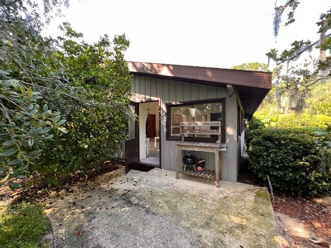 Building Photo - Grenelefe/Country Homes Community