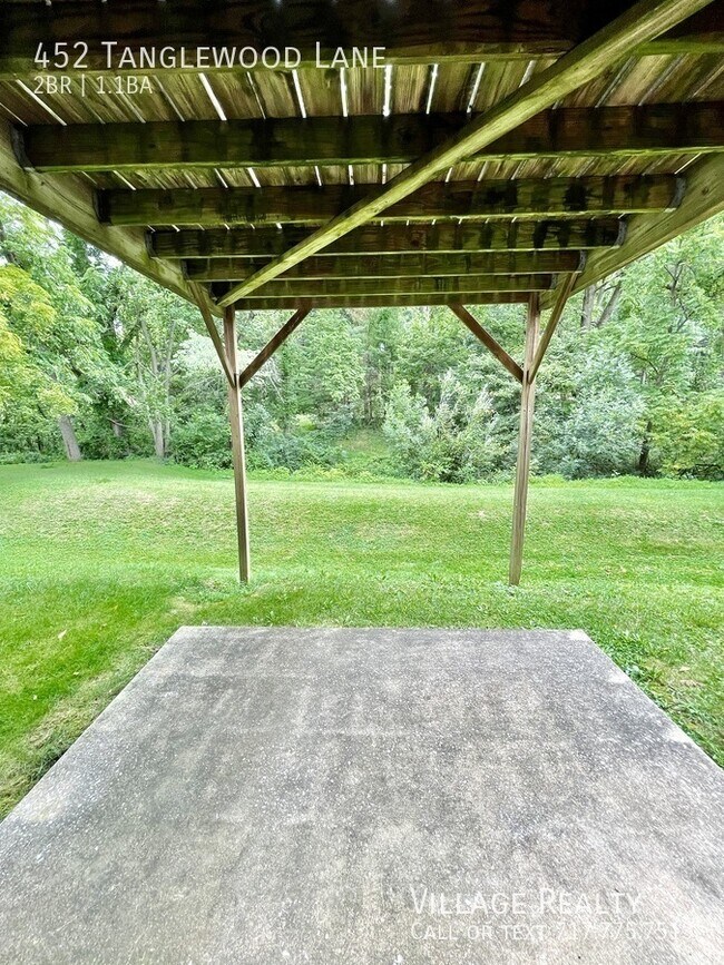 Building Photo - 452 Tanglewood Ln