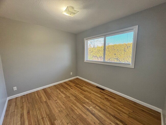 Building Photo - Newly Updated 3 Bedroom Home in SE Portland