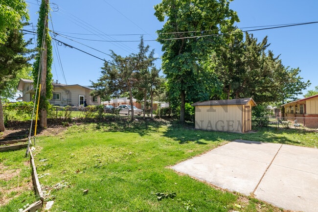 Building Photo - 860 Fabrique St