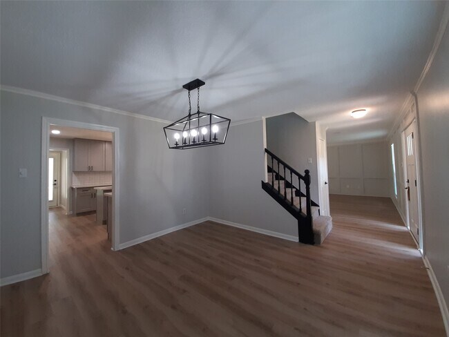 Building Photo - 5310 Glenmere Ln