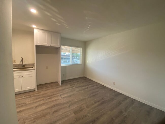 Building Photo - 2 story 2 bed, 1 1/2 bath Monticello Condo
