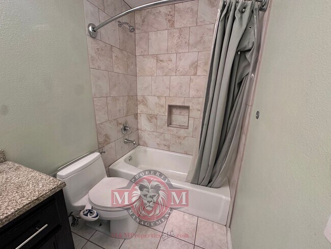 Building Photo - 4 Bed 3.5 Bath Beautiful Home In Sandy