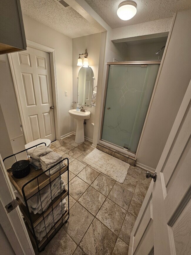 Building Photo - 104 Timberwood Ln