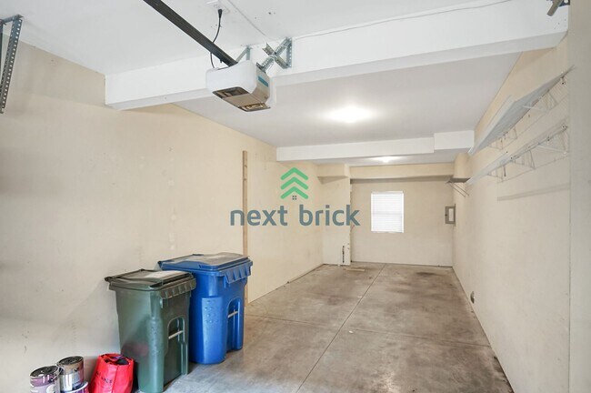 Building Photo - 4 Bed and 2.5 Bath Beautiful Condo is Avai...