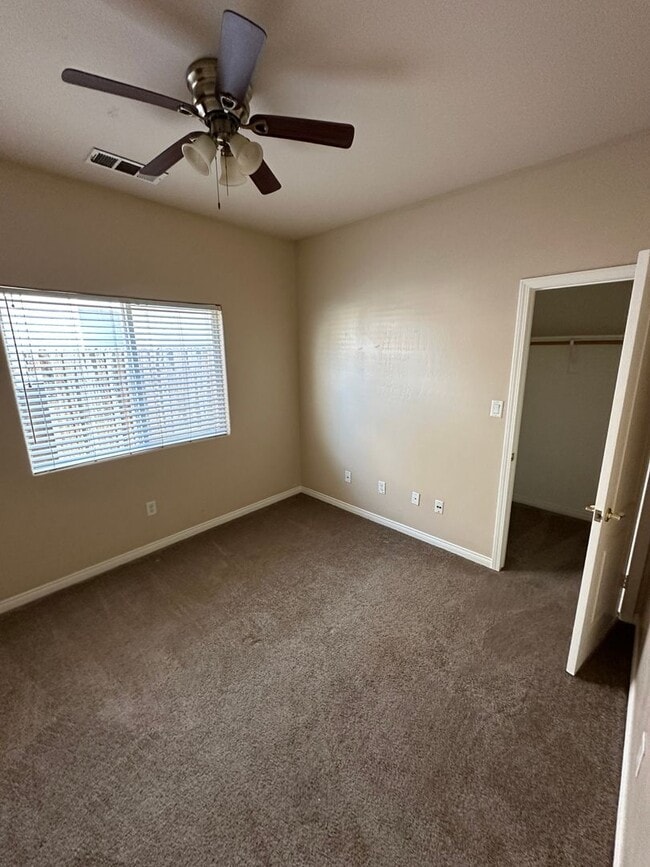 Building Photo - Spacious and inviting 4-bedroom, 2-bathroom home in a desirable Bakersfield neighborhood!