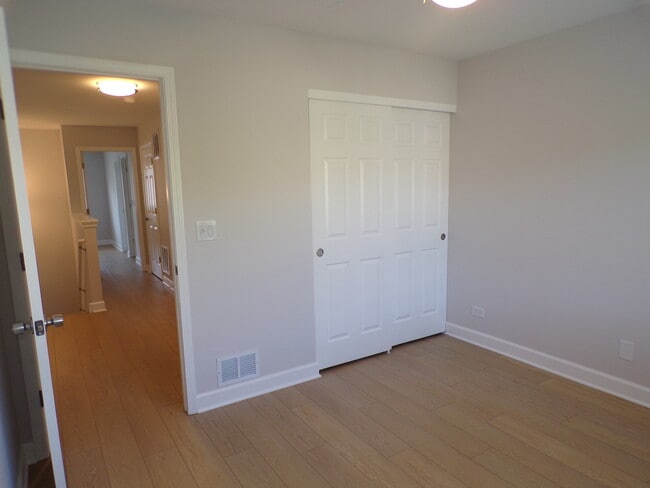 Building Photo - 3364 Blue Ridge Dr