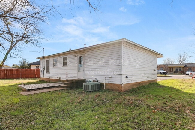 Building Photo - 103 N Tyler St