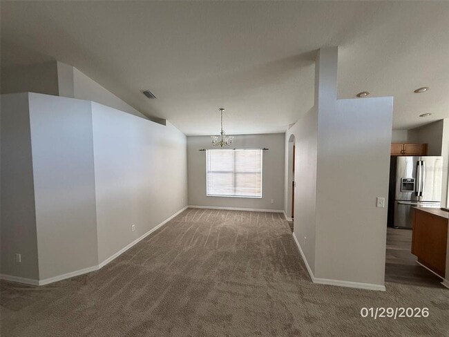 Building Photo - 2611 Vinedale Ave