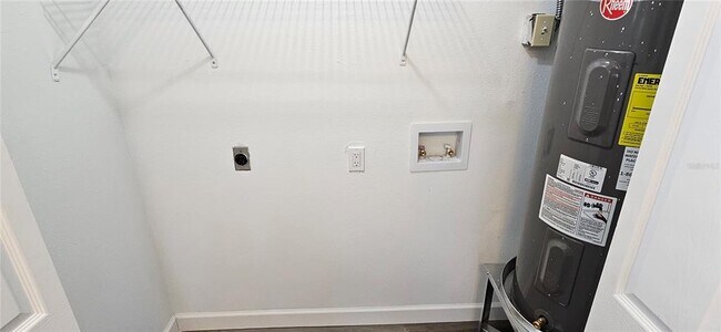 Building Photo - 38101 10th Ave