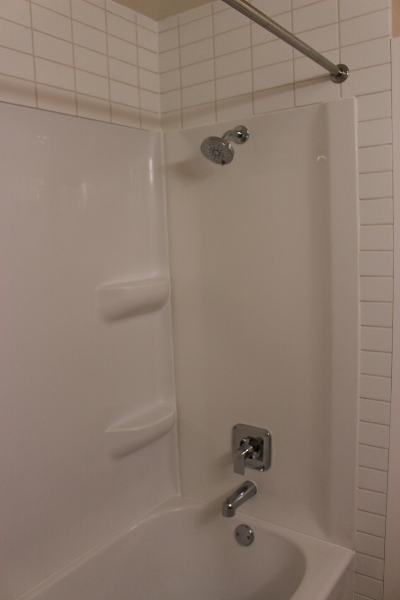 Bathroom Tub/Shower - 1061 Terrace Dr