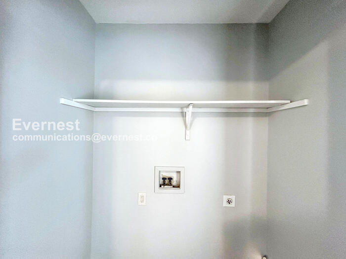 Building Photo - 5949 Shannon Dr