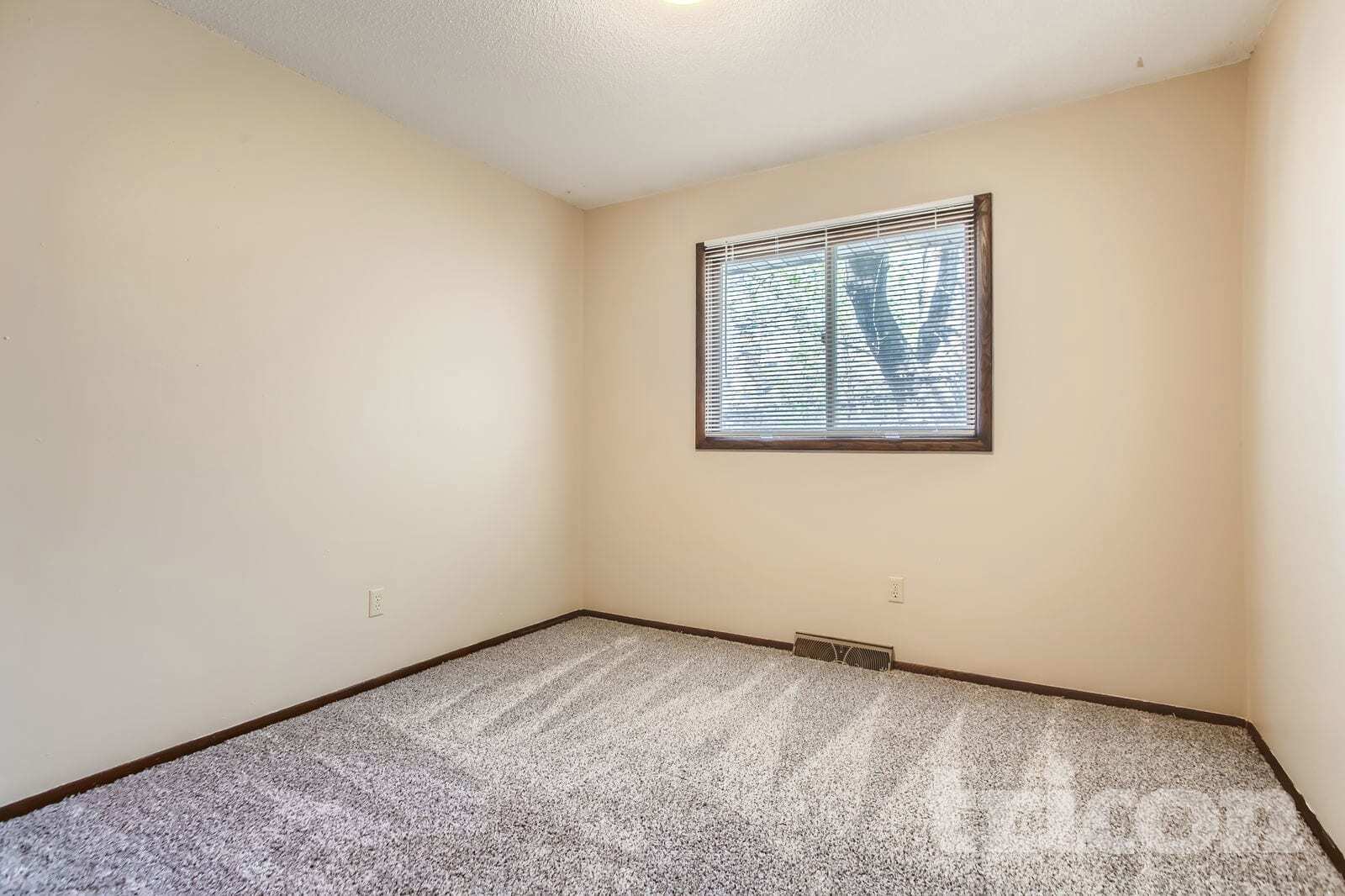 Building Photo - 13101 Thomas Ave