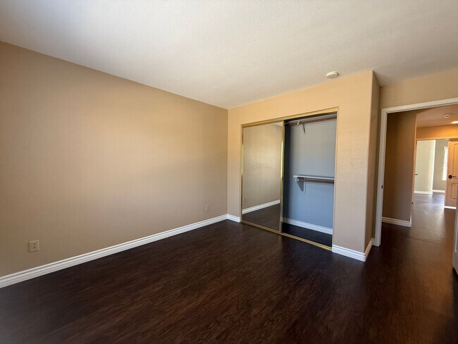 Building Photo - 216 Richmond Park Pl