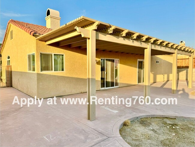 Building Photo - Rare 4 bedroom 3 bathroom home with incred...