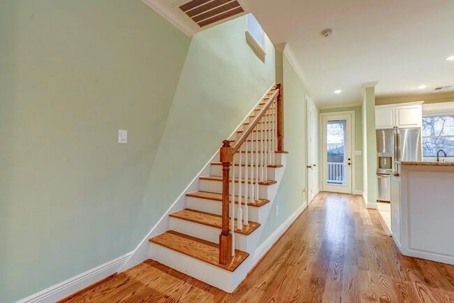 Building Photo - 1420 E 31st St