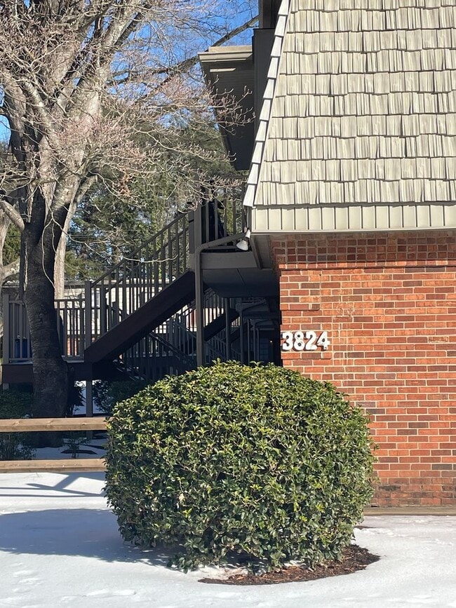 Building Photo - Salem Square is close to everything!