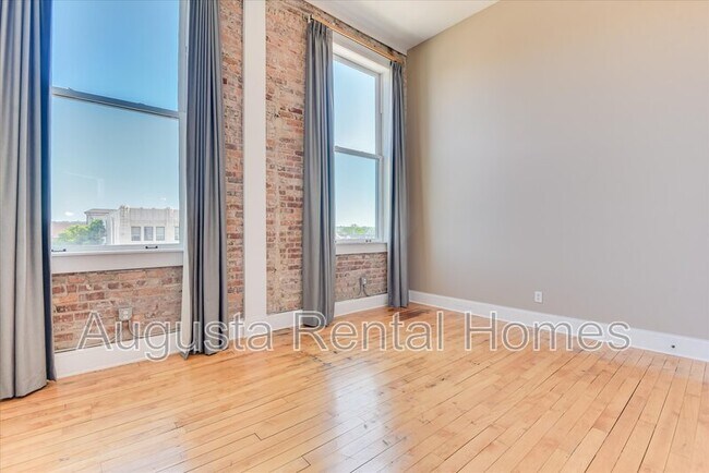 Building Photo - 936 Broad St