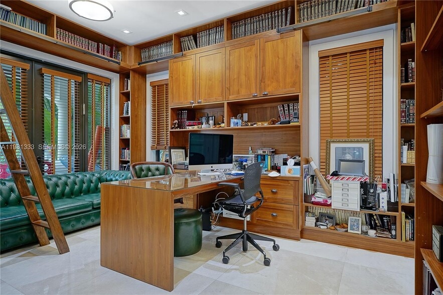 Building Photo - 3747 Prairie Ave