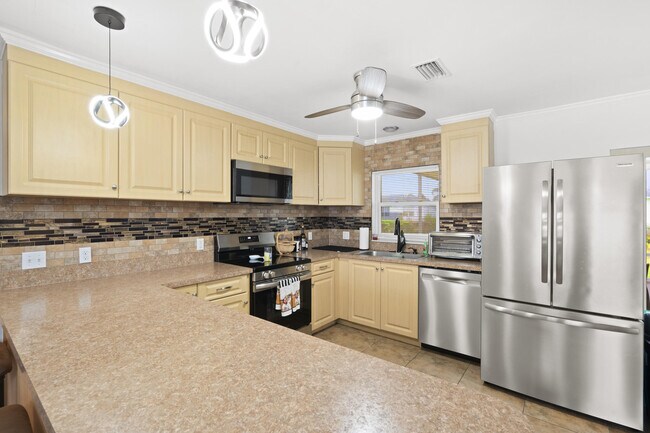 Building Photo - 1672 SW Angelico Ln