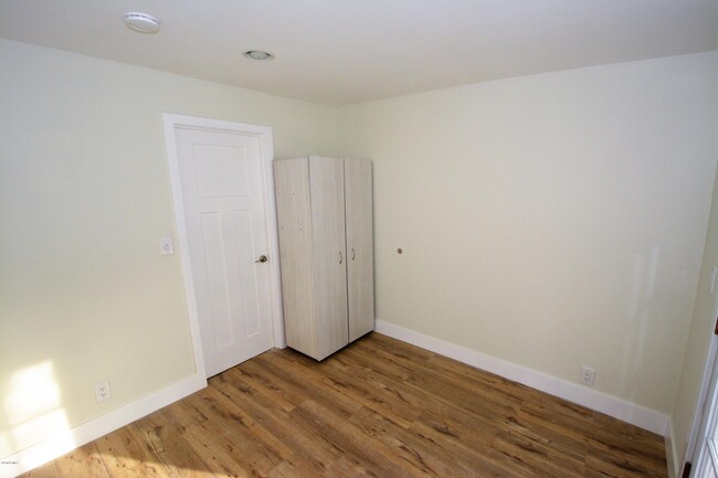 Building Photo - 2884 Crescent Way