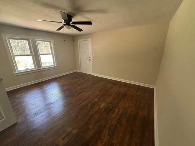Building Photo - Adorable home in heart of Thomson