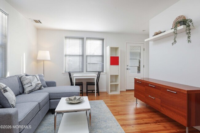 Building Photo - 29 Degraw Ave