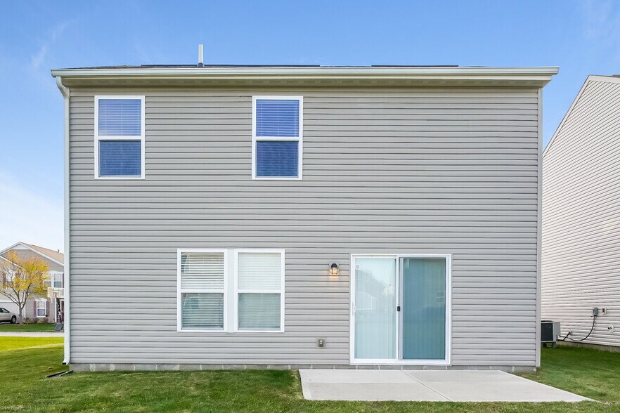 Building Photo - 8024 Bach Dr