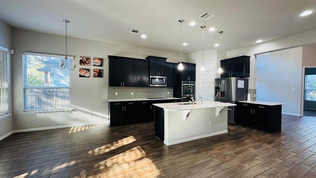 Building Photo - 807 Copper Lake Rd