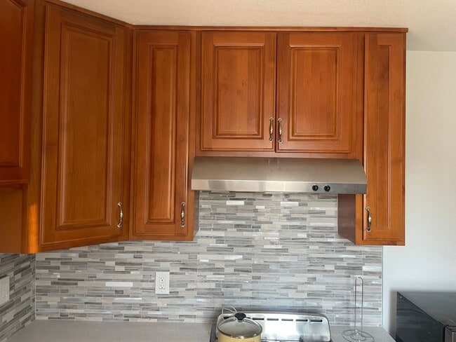 Building Photo - Charming and Upgraded ADU with separate en...