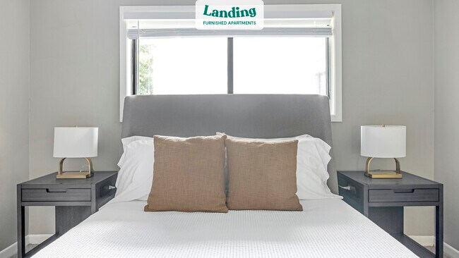 Building Photo - 3600 Park Lake Ln