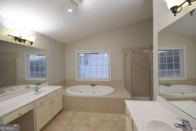 Building Photo - 125 Centennial Dr