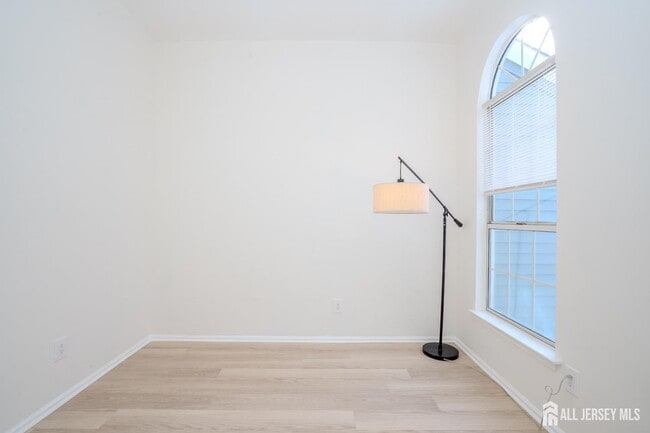 Building Photo - 32 Tanglewood Ct