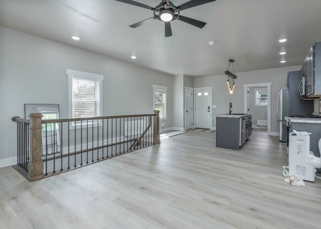 Building Photo - Sweet and Updated Bungalow in Ellwood City...