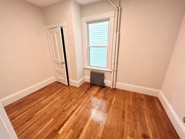 Building Photo - 22 Humphreys St