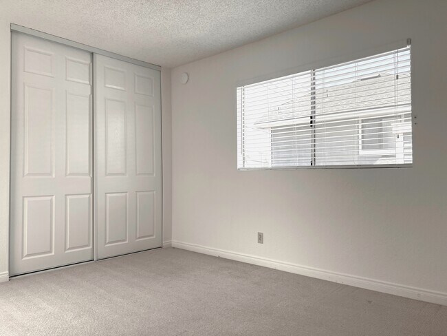 Building Photo - 5581 Crescent Ave