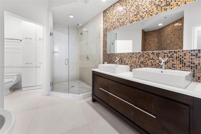 Building Photo - 808 Brickell Key Dr