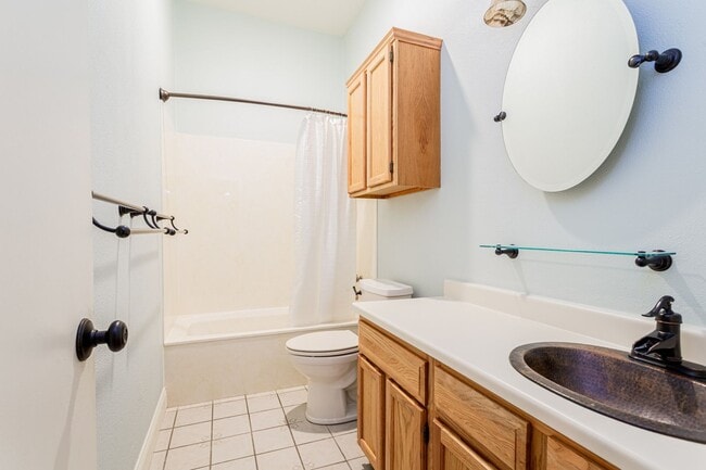 Building Photo - 2109 Castle View Dr
